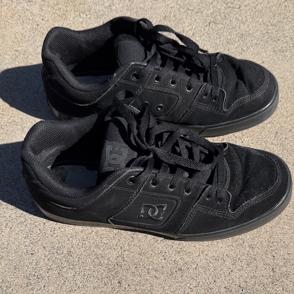 DC Men's Black Skate Sneakers Size 11